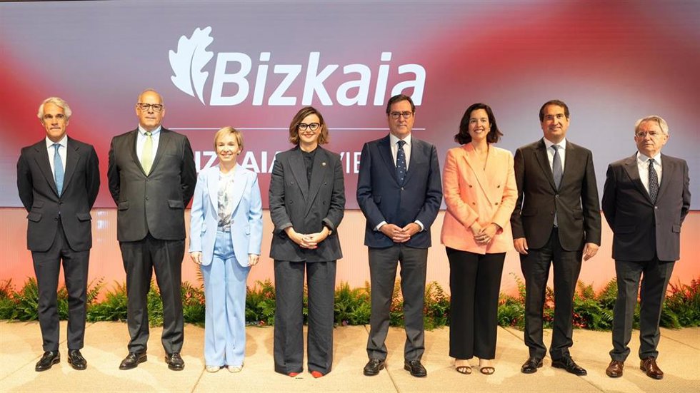 Encuentro 'Bizkaia.Invierte', inaugurado por Elixabete Etxanobe y con la participación de Antonio Garamendi, Mario Ruiz-Tagle, Borja Ochoa, Peio Belausteguigoitia, Emiliano López Atxurra, Ainara Basurko e Itxaso Berrojalbiz.