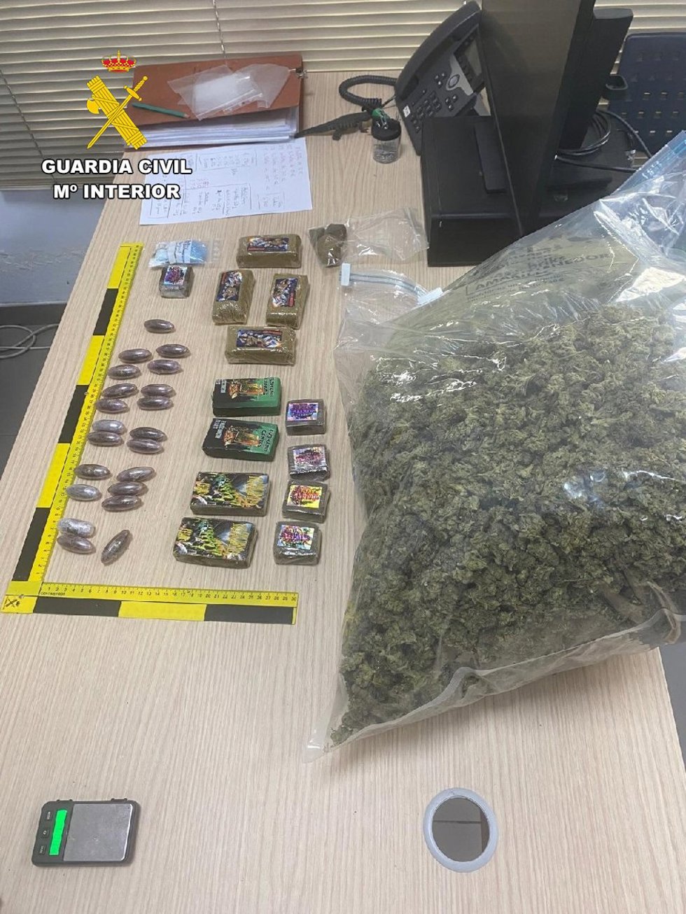 Droga intervenida en varios pisos de Otura (Granada)