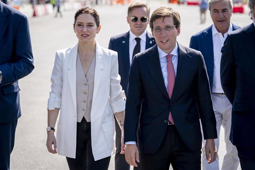 Isabel Díaz Ayuso, presidenta de la Comunidad de Madrid, y José Luis Martínez-Almeida, alcalde de Madrid, en la presentación oficial del circuito Madring en Ifema Madrid.