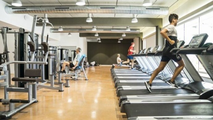 Interior de un gimnasio