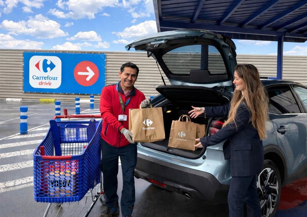 El servicio 'drive' de recogida 'online' de Carrefour registra un incremento del 23% en los 6 últimos meses.