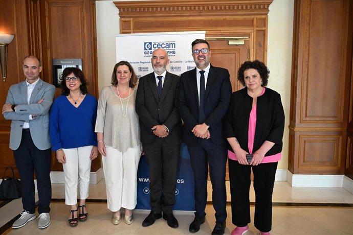 Clausura de la jornada 'Cecam FP Innova C-LM: Conectando Talento y Empresa'.