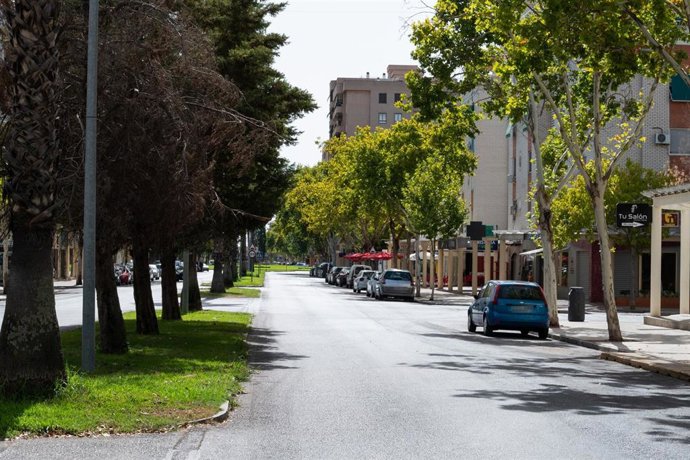 Archivo - Coches aparcados durante la cuarta ola de calor del verano, a 21 de agosto de 2023, en Badajoz, Extremadura (España). La Agencia Estatal de Meteorología (AEMET) ha difundido un aviso especial por la llegada de una nueva ola de calor, la cuarta d