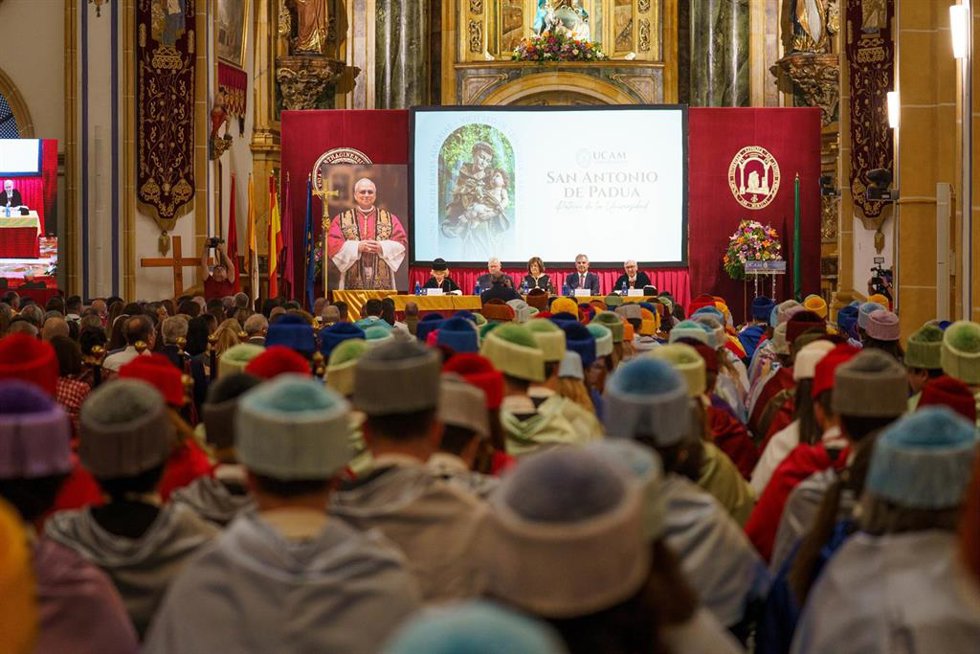 Celebración de la festividad de su patrón, San Antonio de Padua, en el Monasterio de Los Jerónimos