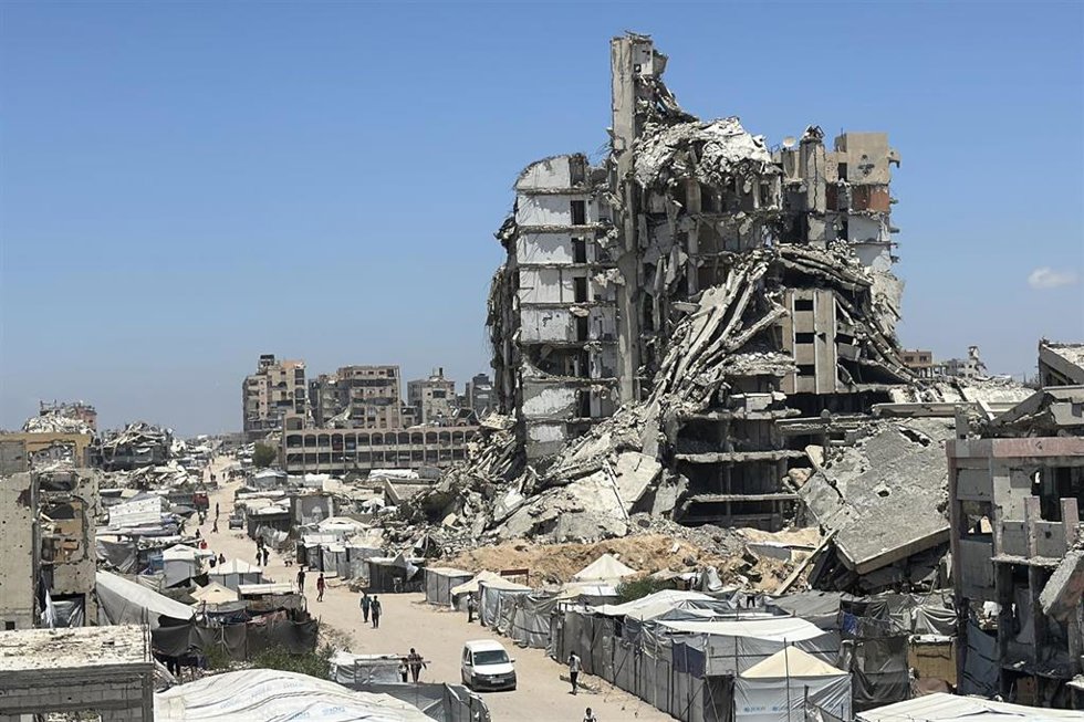 Edificios destruidos en la ciudad de Gaza, en el norte de la Franja de Gaza, a causa de los bombardeos del Ejército de Israel contra el enclave palestino en el marco de su ofensiva tras los ataques del 7 de octubre de 2023 (archivo)
