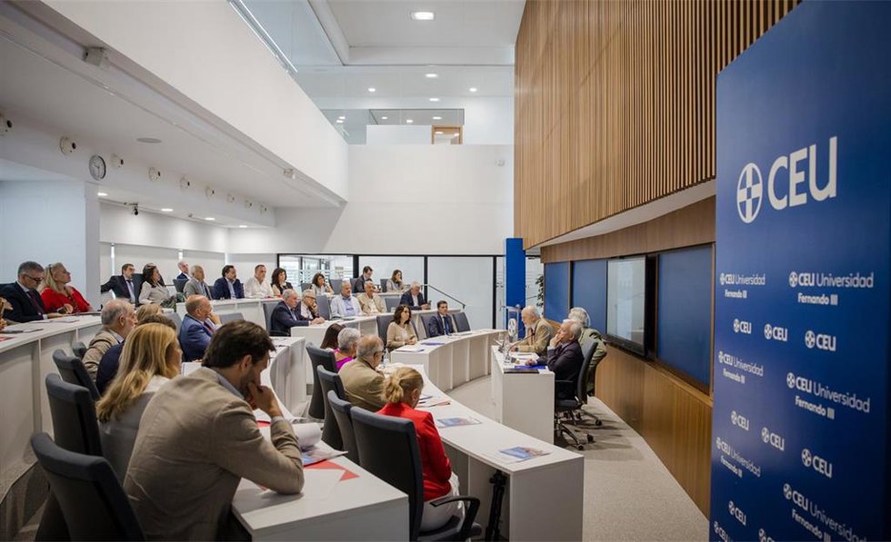 El II Encuentro Nacional celebrado en la Universidad CEU Fernando III revisa la enseñanza de la Historia en España.