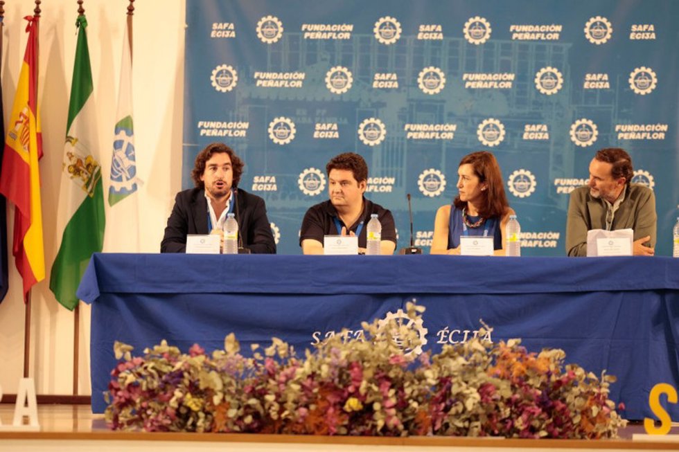 El director general de Fomento del Emprendimiento y la Formación Continua de la Consejería de Universidad, Investigación e Innovación, Javier González, en la inauguración de la novena Feria del Emprendimiento en Écija (Sevilla).