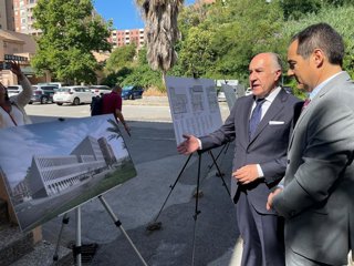 El consejero de Justicia con el alcalde de Algeciras en la primera piedra de la Ciudad de la Justicia.