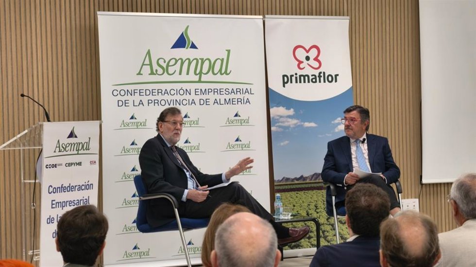 El expresidente del Gobierno Mariano Rajoy junto al presidente de Asempal, Cecilio Peregrín.