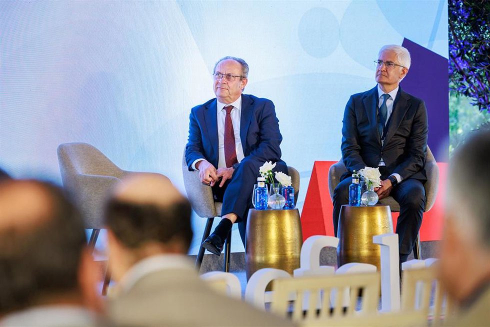 El consejero de Hacienda, Administraciones Públicas y Transformación Digital, Juan Alfonso Ruiz Molina, clausura la Asamblea General de la Asociación de la Empresa Familiar de Castilla-La Mancha (AEFCLM)