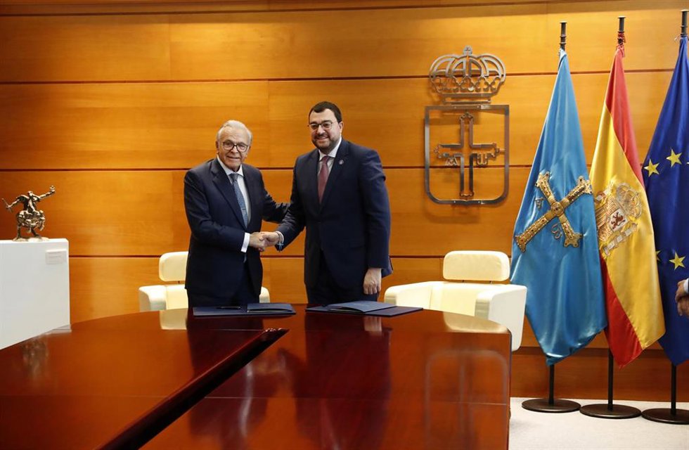 El presidente del Principado firma un acuerdo con el presidente de la Fundación ‘la Caixa’ que eleva a siete millones la aportación de la entidad para acción social este año