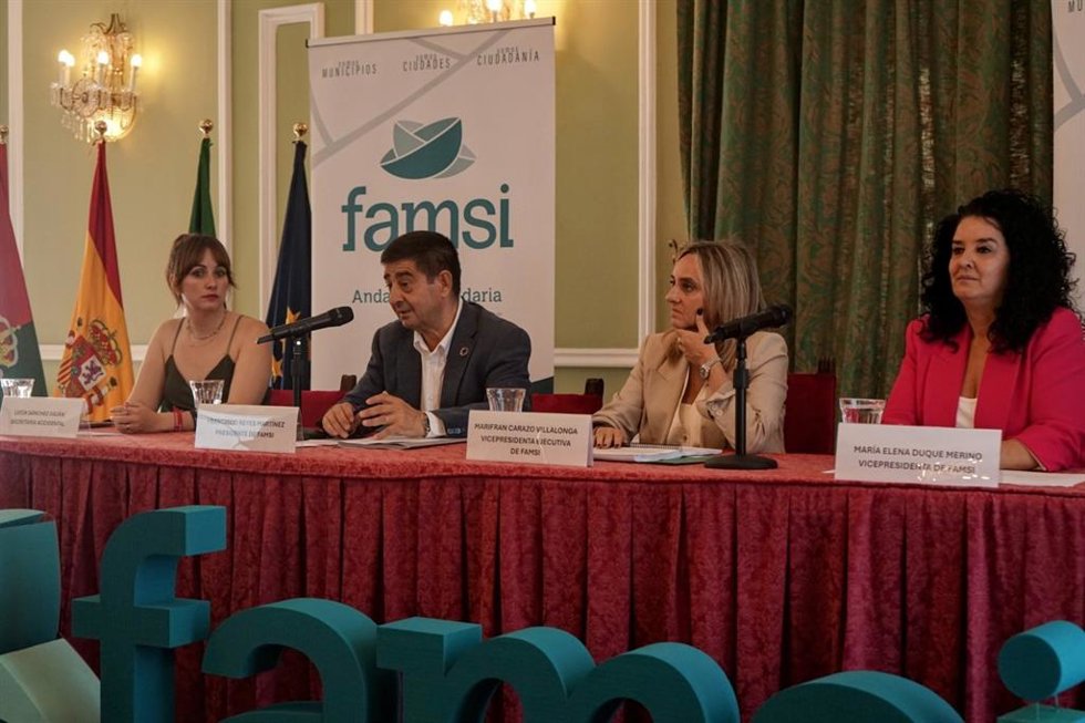 Participación de Francisco Reyes en la asamblea general de Famsi celebrada en Granada