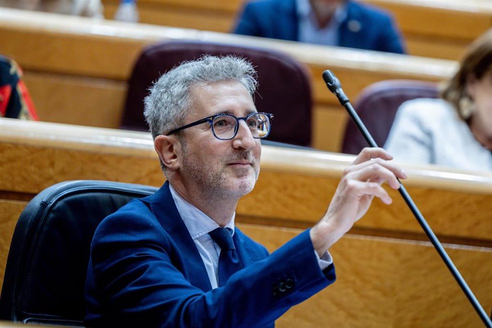 Archivo - El ministro de Hacienda, Arcadi España, interviene durante la sesión de control al Gobierno, a 21 de abril de 2026, en Madrid (España). Durante la sesión parlamentaria, el Grupo Popular centra su ofensiva en la supuesta corrupción del Ejecutivo 