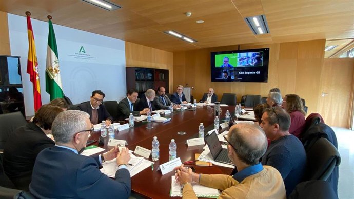 Archivo - El delegado de Empleo, Daniel Sánchez, en una reunión de trabajo.