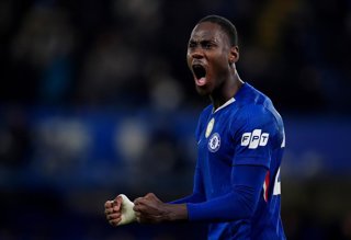 Archivo - México.- Inglaterra pierde por lesión a Livramento para el Mundial y le reemplaza por Chalobah