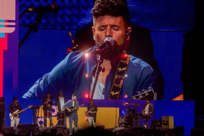 Archivo - Imagen de archivo del cantante Pablo López durante un concierto