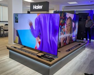 Exposición de los televisores QLED de 2026 de Haier