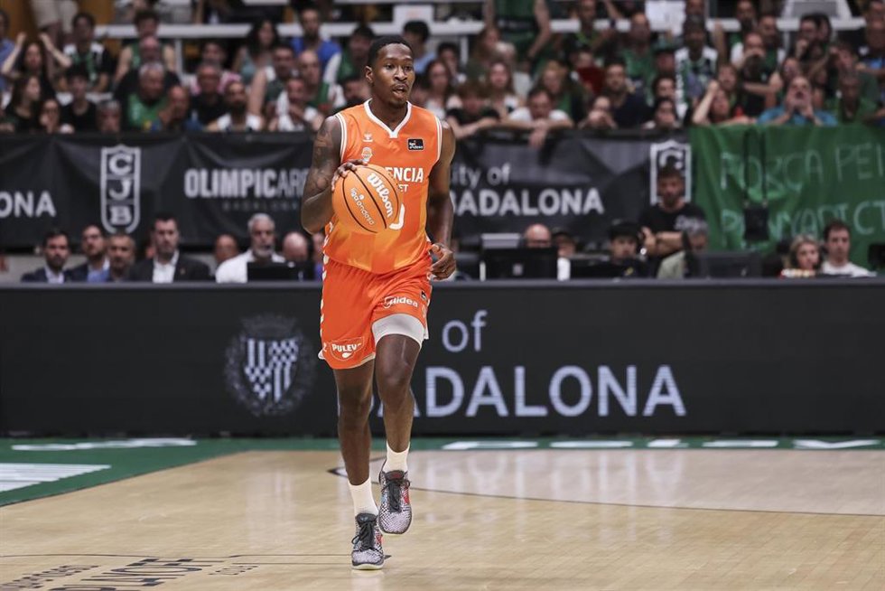 Omari Moore durante un partido del Valencia Basket