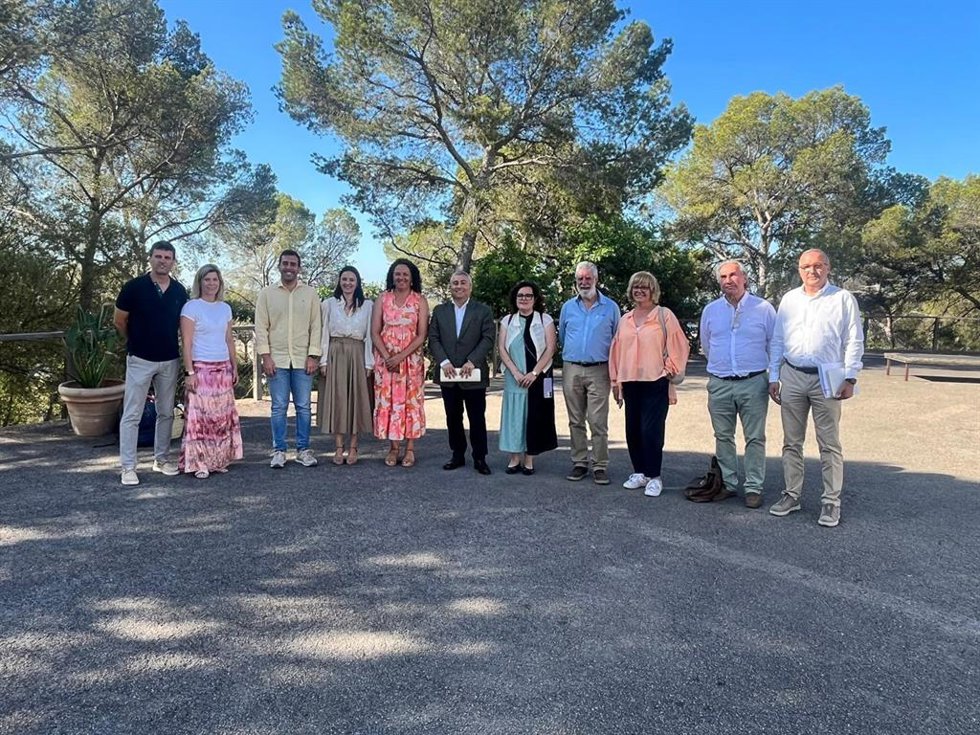 Alcaldes y representantes del PSIB en la Asamblea de Alcaldes de Mallorca.