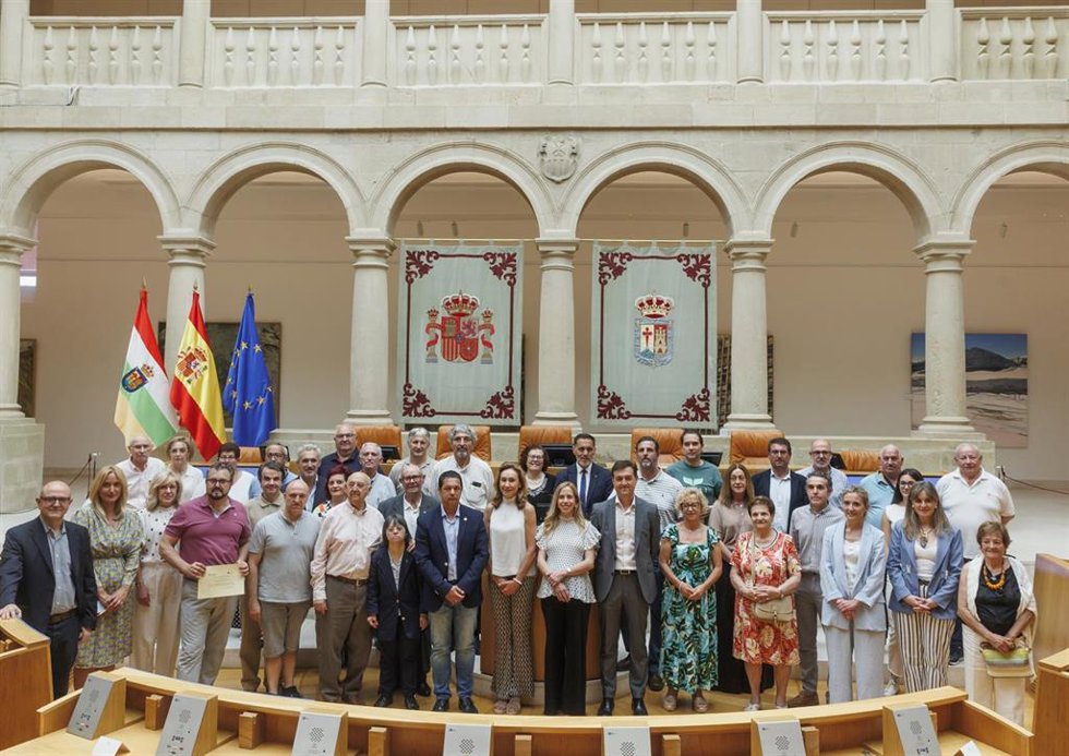 La presidenta del Parlamento de La Rioja, Marta Fernández Cornago, ha animado a la donación en el transcurso del acto institucional organizado con motivo del Día Mundial del Donante de Sangre