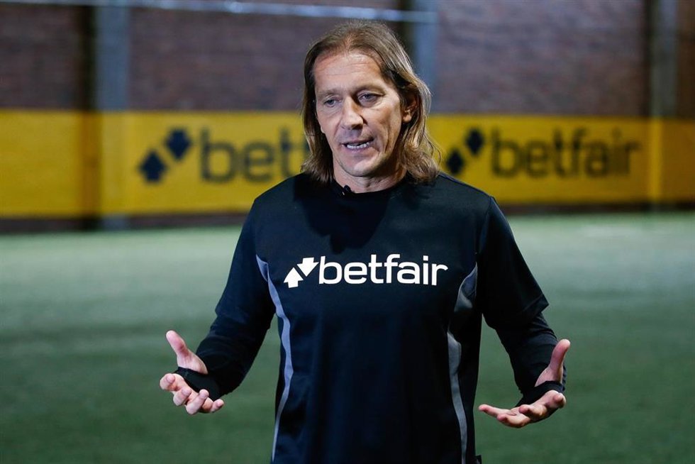 El exfutbolista español Míchel Salgado como embajador de Betfair
