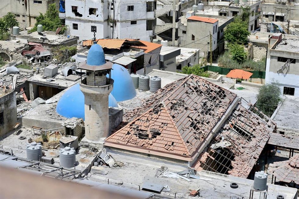 Viviendas y una mezquita en Nabatiyé, sur de Líbano, tras bombardeos de Israel