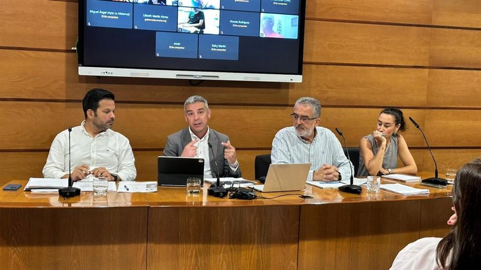 El consejero de Agricultura, Ganadería y Pesca del Gobierno de Canarias, Narvay Quintero, en una reunión de la comisión de seguimiento sobre la filoxera