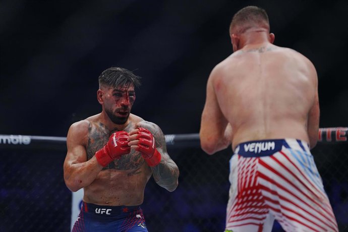 14 de junho de 2026, Washington, D.C., EUA: Justin Gaethje e Ilia Topuria se enfrentam no octógono em uma luta de 5 rounds no UFC Freedom 250, no gramado sul da Casa Branca, em 14 de junho de 2026, em Las Vegas, NV. (Foto de Louis Grasse/PXImages), Imagem