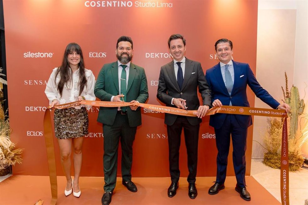 Representantes de Cosentino, durante la inauguración oficial del nuevo 'Cosentino Studio Lima', en Perú.