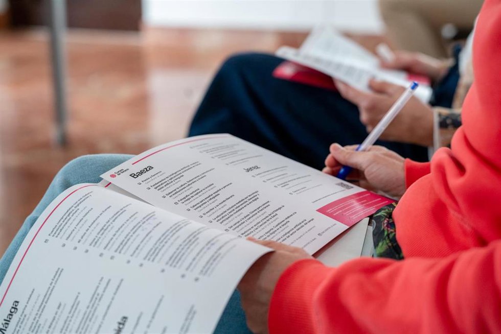 Archivo - Tríptico de la programación de los Cursos de Verano 2026 de la UNIA.