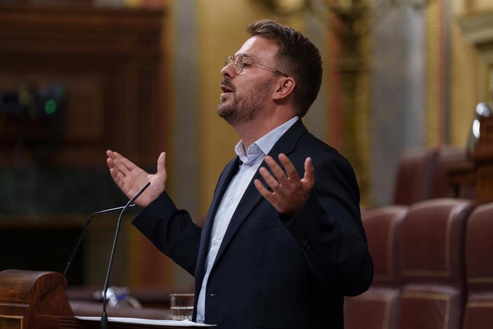 El portavoz adjunto de Sumar en el Congreso, Alberto Ibáñez, interviene durante una sesión plenaria en el Congreso de los Diputados, a 16 de junio de 2026, en Madrid (España). 
