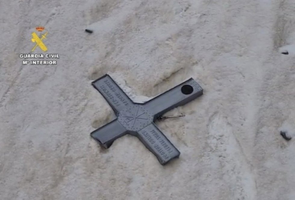 La Cruz del Aneto, hallada por la Guardia Civil en la cara Norte de este pico.