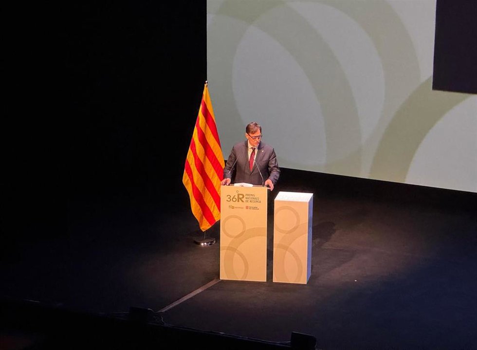 Salvador Illa en el acto de entrega de los Premis Nacionals de Recerca 2025, este martes en el TNC, en Barcelona