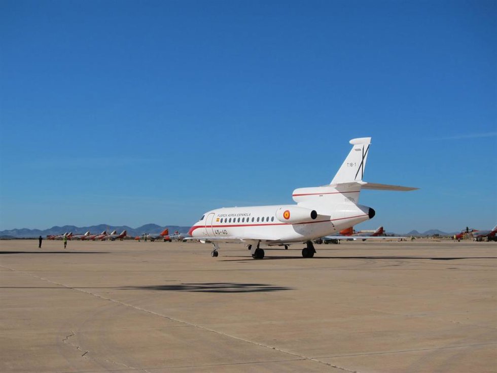 Archivo - Avión Falcon 900 de la Fuerza Aérea Española en la base aérea de San Javier. Academia General del Aire (AGA)