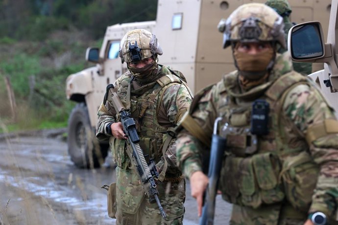 Canete, 28 de abril 2024 Operativos conjunto entre Militarres y Carabineros en sectores cercano al lugar donde fueron asesinados los tres carabineros. Carlos Acuna/Aton Chile