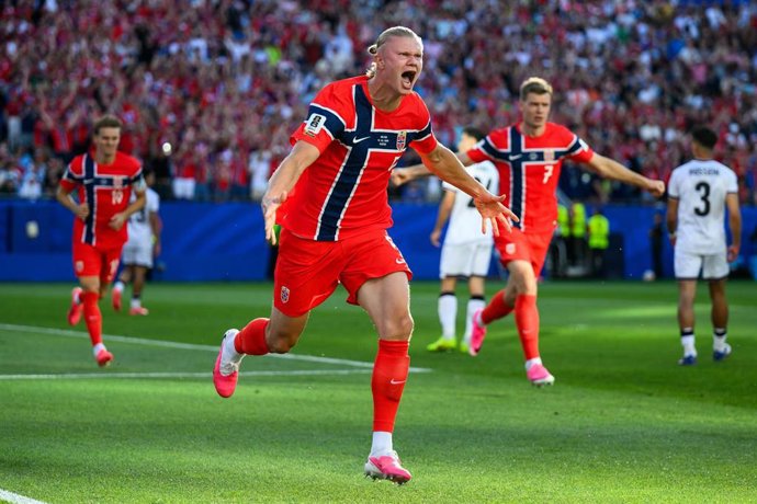 Erling Haaland celebra uno de sus goles en el Irak-Noruega del Mundial