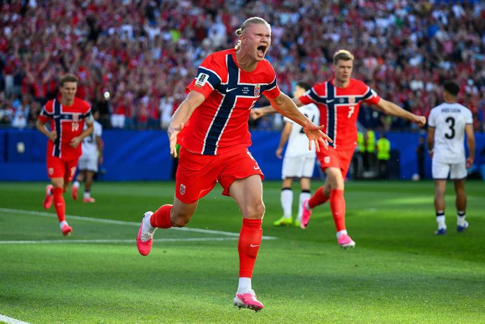 Erling Haaland celebra uno de sus goles en el Irak-Noruega del Mundial