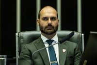 Eduardo Bolsonaro ve en su condena por coacción a la justicia un intento de apartarlo de la política de Brasil