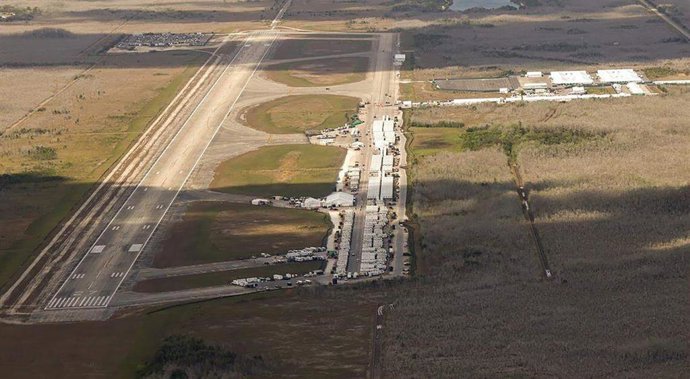 Archivo - Vista aérea del centro de detención de inmigrantes Alligator Alcatraz de Florida, en los Everglades