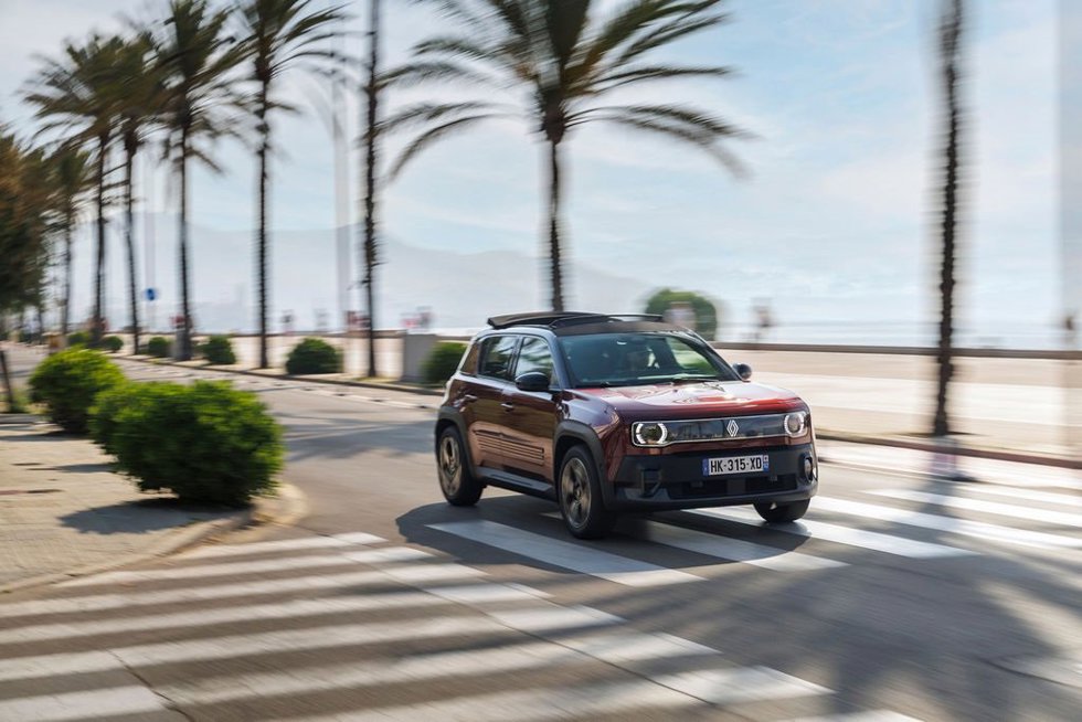 Renault lanza el Renault 4 Plein Sud, la versión descapotable del 'Cuatro Latas' con 409 km de autonomía