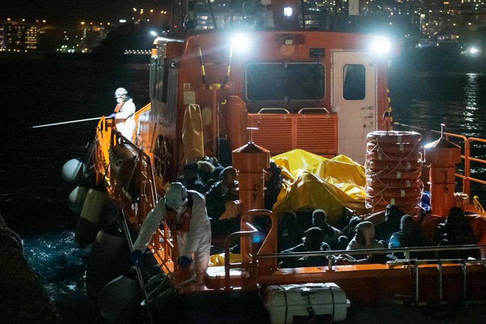 Archivo - Migrantes rescatados por Salvamento Marítimo llegan al Muelle de Arguineguín, a 14 de febrero de 2023, en Gran Canaria, Las Palmas, Canarias (España).