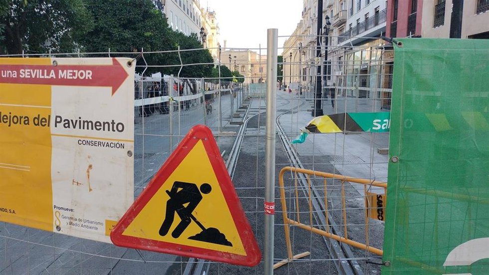 Vallado del tramo de la Avenida de la Constitución objeto de actuación