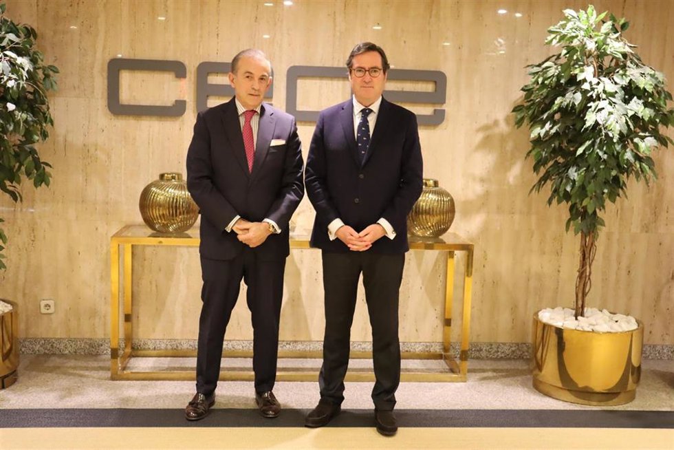 Archivo - Javier Basagoiti (presidente de Asocimi) y Antonio Garamendi (presidente de la CEOE)