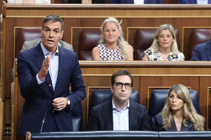 O presidente do Governo, Pedro Sánchez, intervém durante uma sessão de questionamento ao Governo, no Congresso dos Deputados, em 17 de junho de 2026, em Madri (Espanha).