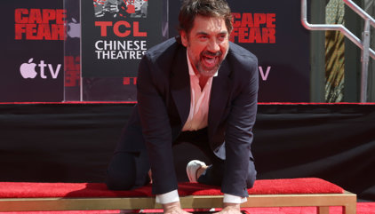 Javier Bardem hace historia como el primer español en dejar sus huellas en Hollywood y carga contra Trump y el ICE