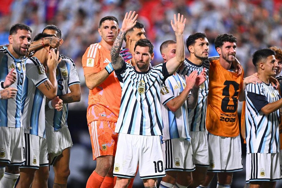 Leo Messi y sus compañeros de Argentina celebran el triunfo sobre Argelia (3-0) en el Mundial 2026