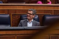 El PP acusa a Bolaños de estar en "la cloaca" y éste pregunta si todo el PP estaba "podrido" por sus ministros imputados