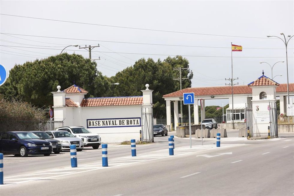 Archivo - Acceso de la Base Naval de Rota por su entrada por El Saladillo, en El Puerto de Santa María (Cádiz).