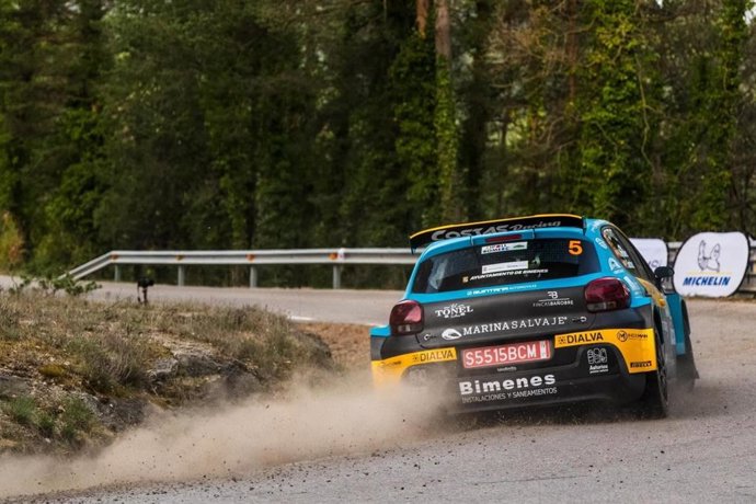 Coche del piloto asturiano de rally Alberto Ordóñez en una competición.