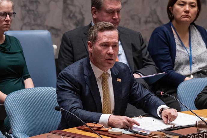 Archivo - Arquivo - 31 de março de 2026, Bronx, Nova York, EUA: O embaixador Michael Waltz, dos Estados Unidos, preside uma reunião de emergência do Conselho de Segurança na sede da ONU em Nova York, NY, em 31 de março de 2026, após dois membros da força 